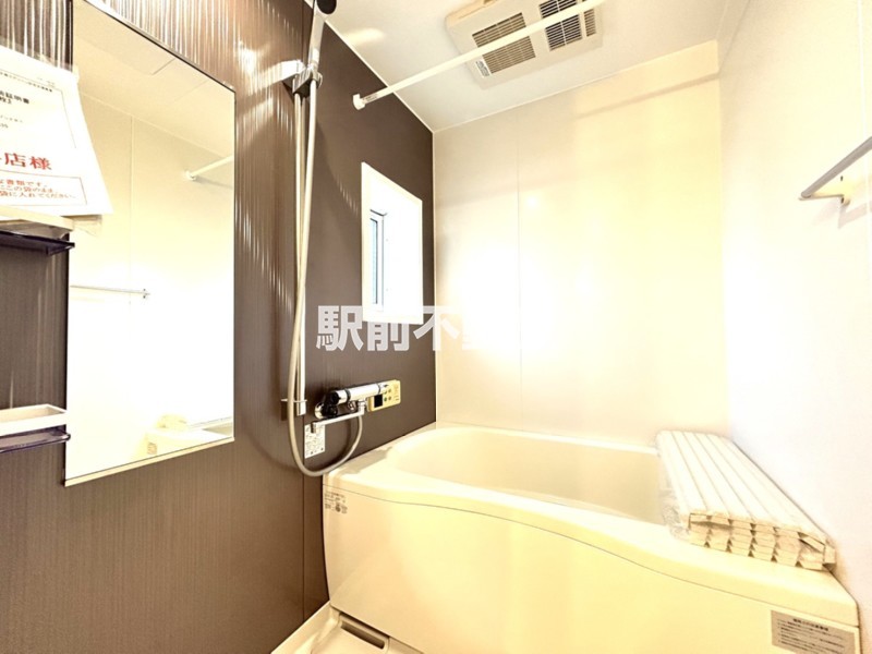 バス・シャワールーム　浴室も窓付き★