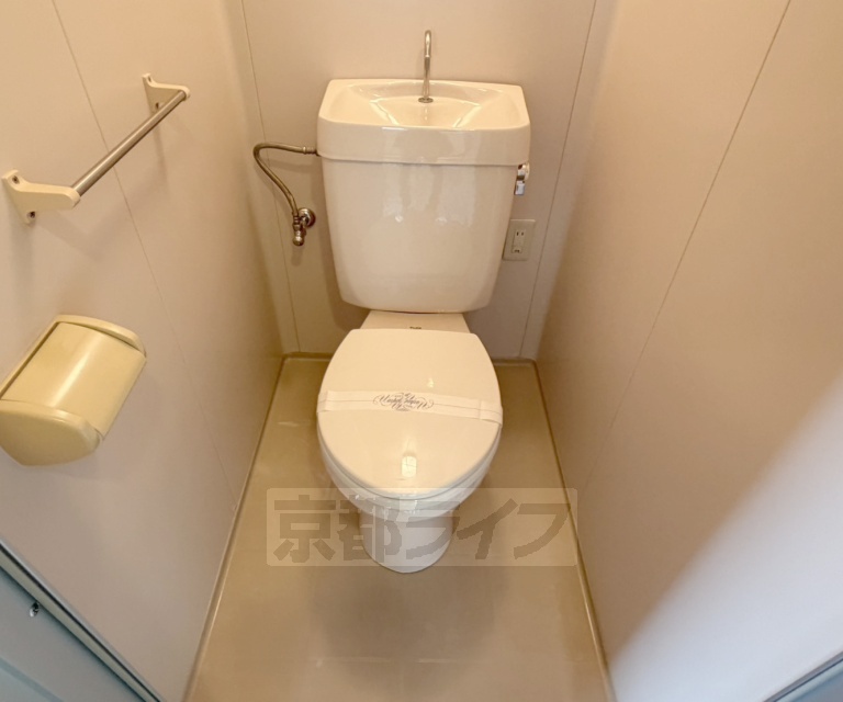 洗面設備　お部屋によって洗面所の形状など異なります（要現地確認）