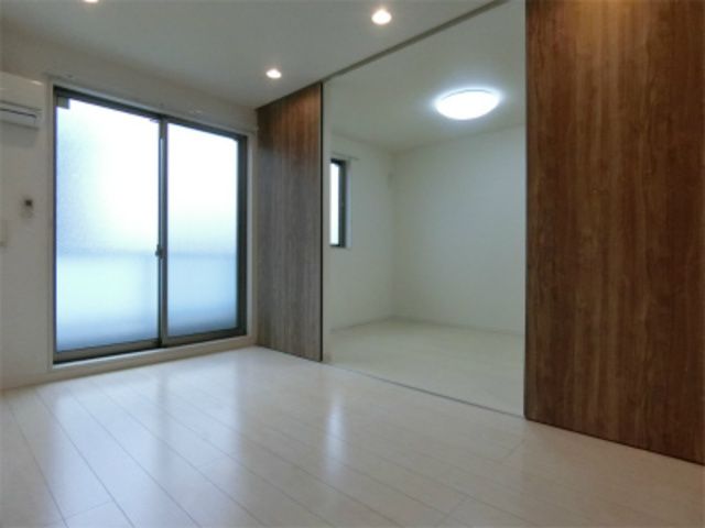 居室・リビング　別のお部屋の写真です。