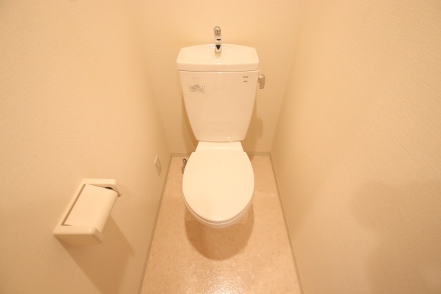 トイレ　※別室の参考写真の為、現況優先です。