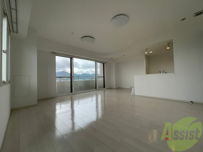 居室・リビング　広くてキレイなお部屋が広がっていて、充実した生活が送れそう。