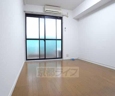 居室・リビング　広々としたダイニングキッチンです。