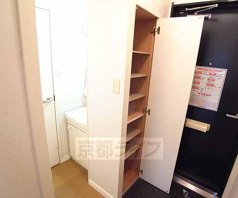 その他部屋・スペース　大きなシューズボックスです。