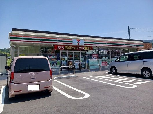 コンビニ　セブンイレブン（コンビニ）まで260m