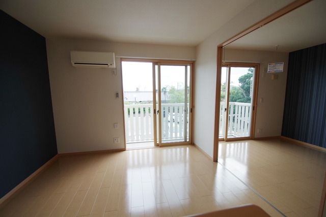 居室・リビング　☆洋室ドアを開けて解放感タップリの１ＬＤＫにもできます☆