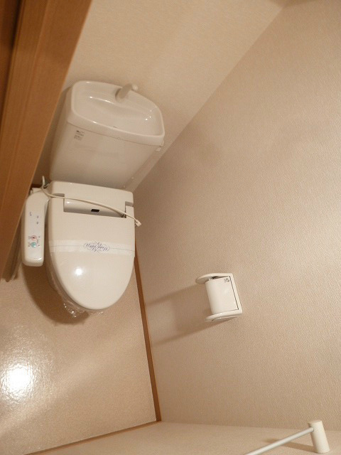 トイレ　ウォシュレット　　　※写真は211号室です（反転）