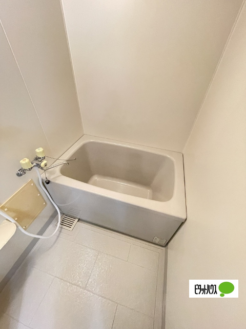 バス・シャワールーム　１０３