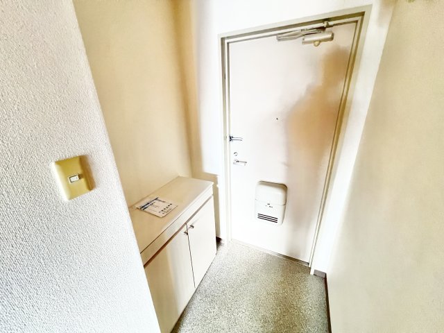 玄関　※別部屋参考写真