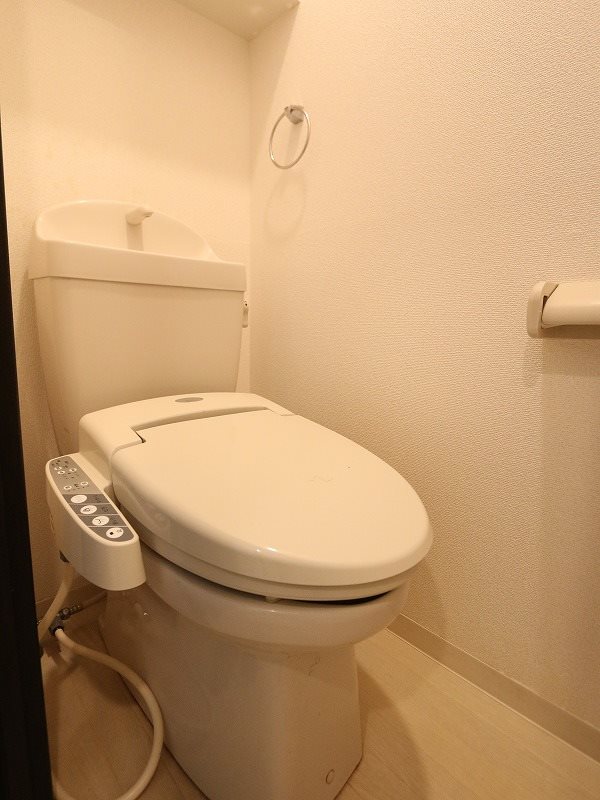 トイレ　写真は同シリーズタイプの為、現状優先になります。