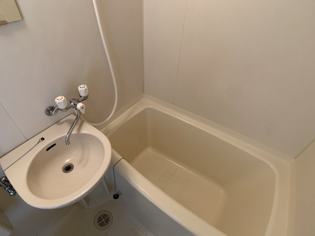バス・シャワールーム　シンプルで機能的なユニットバスです！