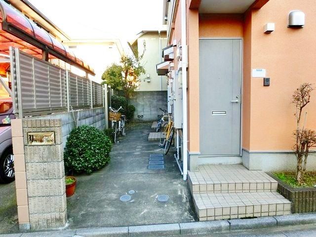 エントランス　アパートへの入り口です