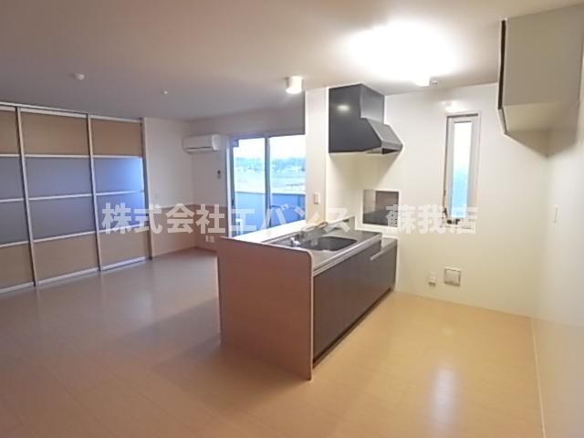 居室・リビング　きれいなキッチンです