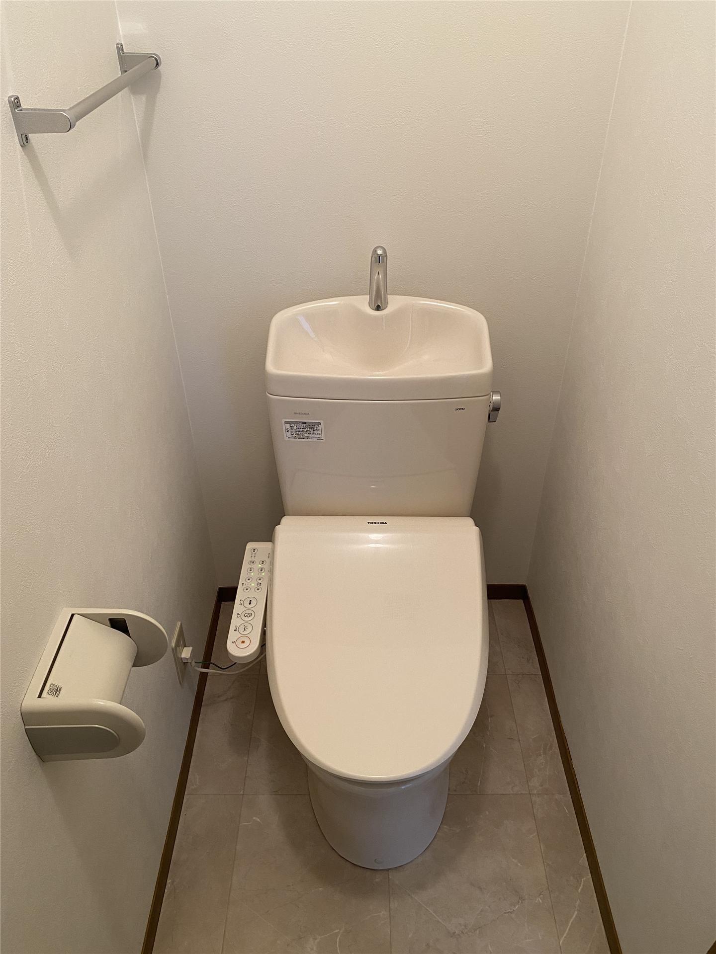 トイレ　温水洗浄便座