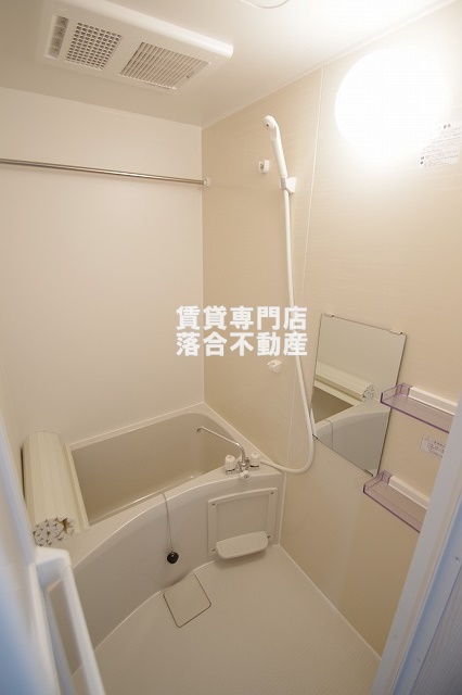 バス・シャワールーム　コンパクトで使いやすいお風呂