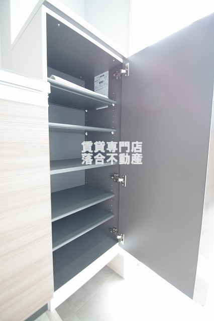 玄関　シューズ収納
