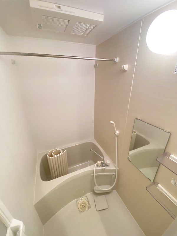 バス・シャワールーム　浴室乾燥機付き♪