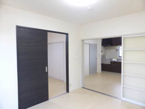 居室・リビング　東側洋間