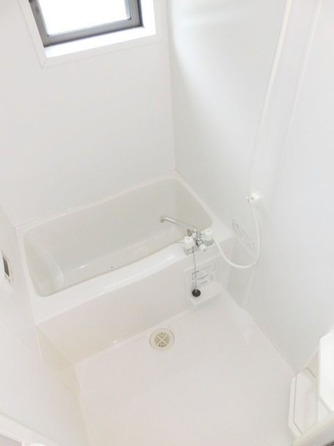 バス・シャワールーム　一日の疲れを癒してくれる追焚付きバスです