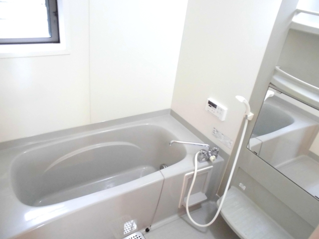 バス・シャワールーム　追い焚き機能付きのお風呂♪