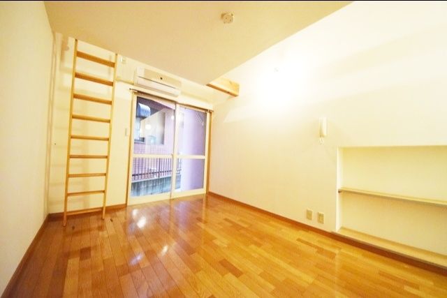 居室・リビング　女性限定です