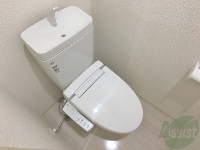 トイレ　ウォシュレット機能がついたトイレです。安心して使用できます。