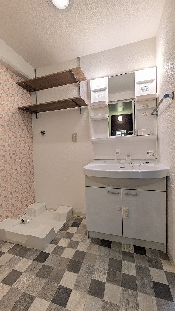 洗面設備　室内は現状を優先します