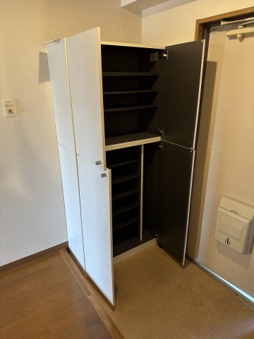 玄関　コンパクトで使いやすいお風呂です