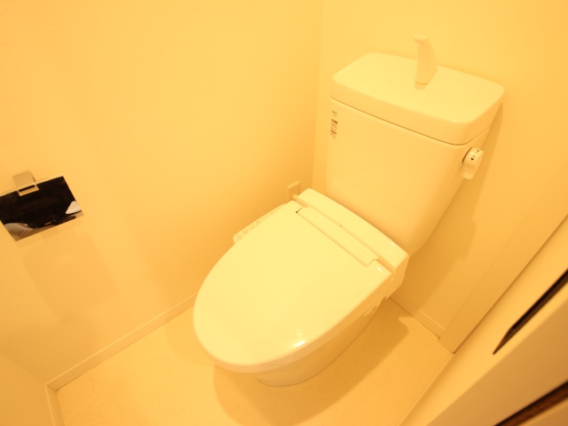 トイレ　※別室の参考写真の為、現況優先です。