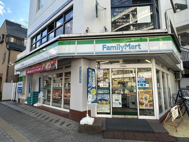 コンビニ　ファミリーマート梅ヶ丘駅前店（コンビニ）まで270m
