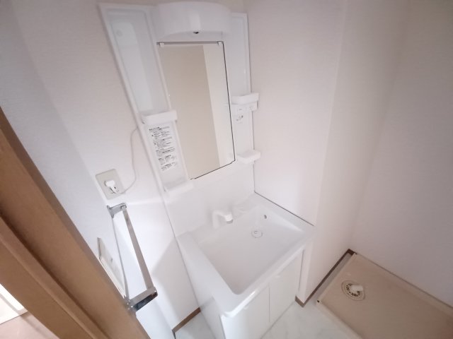 洗面設備　独立洗面台、朝の身支度には欠かせません