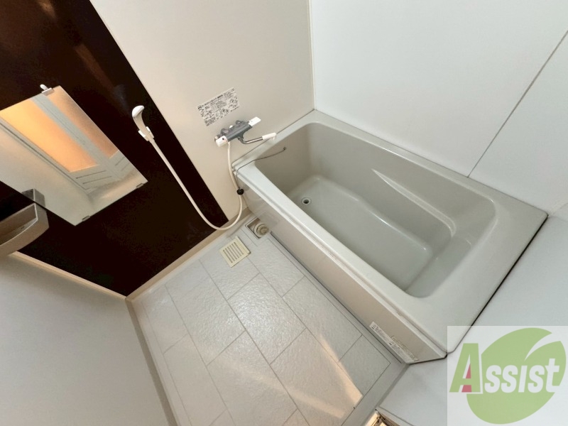 バス・シャワールーム　お風呂になります。一日の疲れを癒してくださいね。