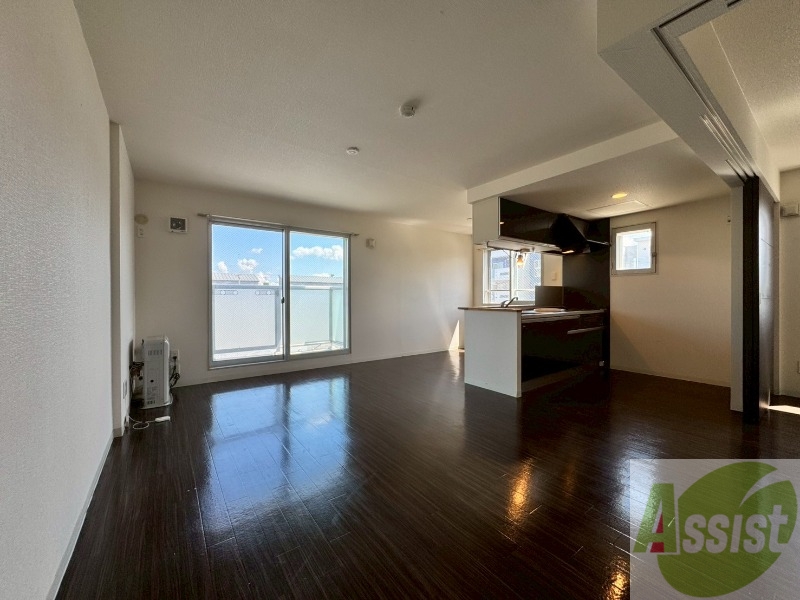 居室・リビング　広々としたリビングですね。使い勝手がよさそうですね！