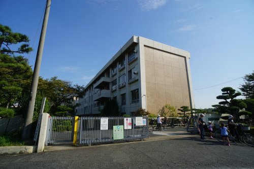小学校　大和郡山市立昭和小学校（小学校）まで940m