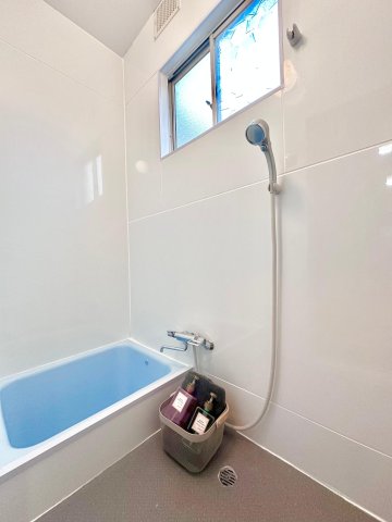 バス・シャワールーム　壁、天井張り替え済