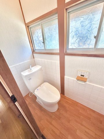 トイレ　2部屋を1部屋に改装。広々