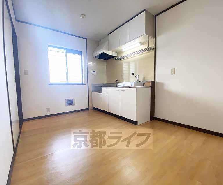 居室・リビング　落ち着いた雰囲気のお部屋です