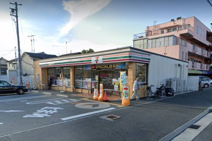 コンビニ　セブン－イレブン川西下加茂１丁目店（コンビニ）まで669m