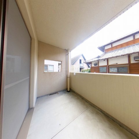 バルコニー　暖かな日差しのふりそそぐバルコニー