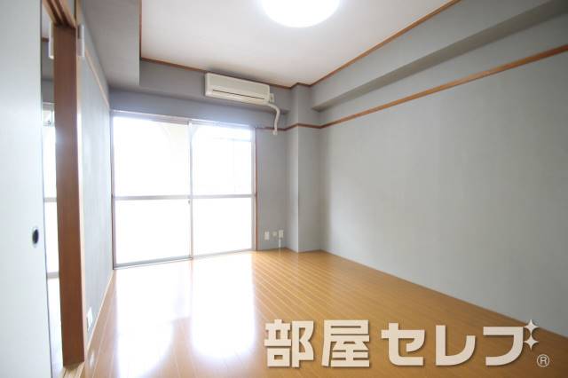 居室・リビング　日当たり良好なお部屋。