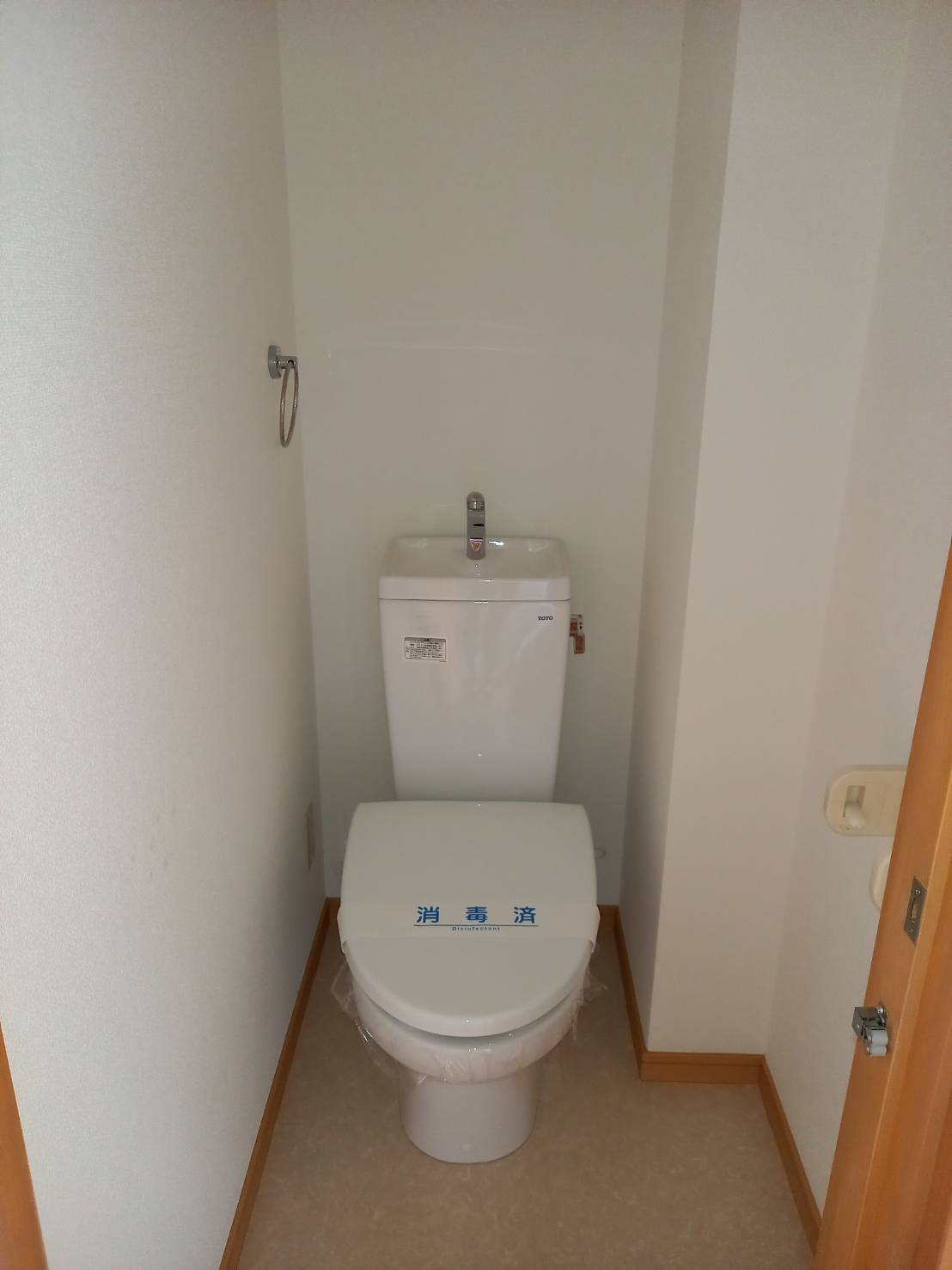 トイレ　暖房便座付き