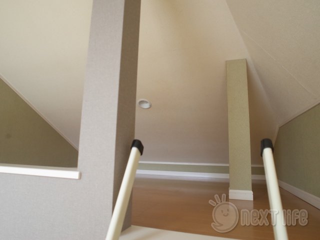 収納　ロッシェル南台1