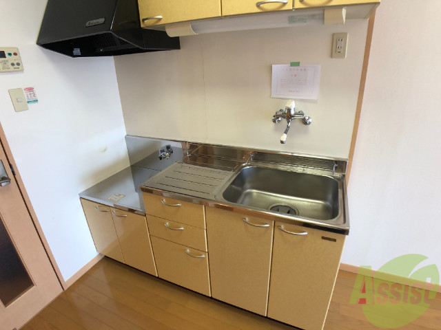 キッチン　キッチンはこちらです。流しが広くて使いやすそうです。