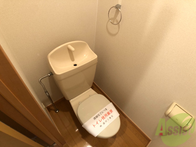 トイレ　こちらはトイレです。清潔感があり、安心して使用できます。