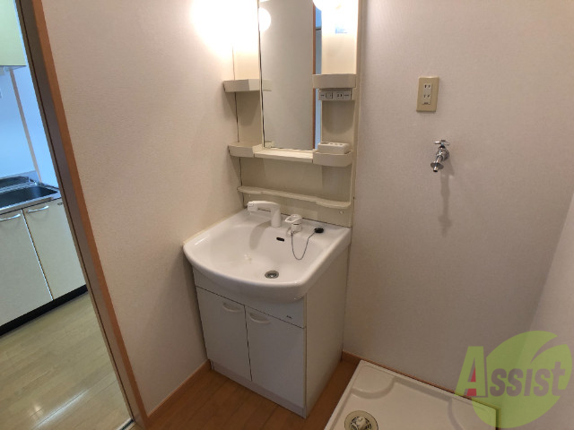 洗面設備　洗面台。身支度にはかかせないですよね～。