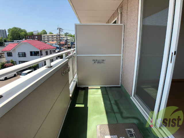 バルコニー　バルコニーは幅があり、広い印象を受けました。