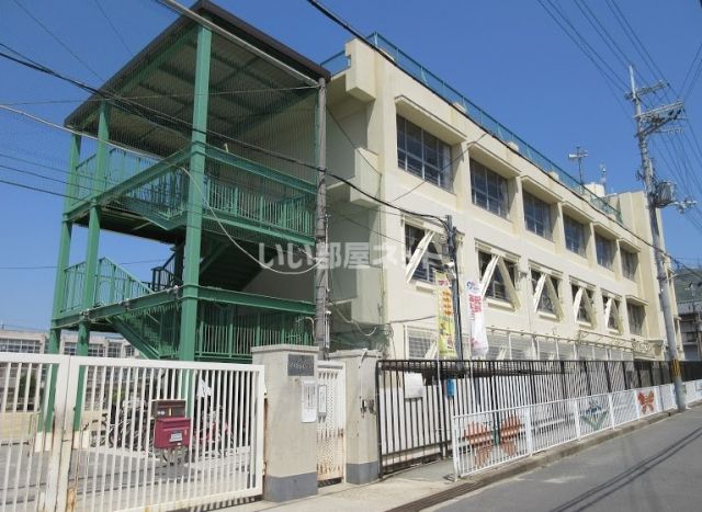小学校　枚岡西小学校（小学校）まで412m