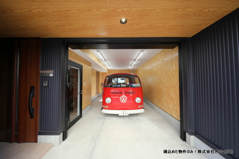 その他設備　電動シャッター4方向壁の夢のガレージです。アメ車も入ります。