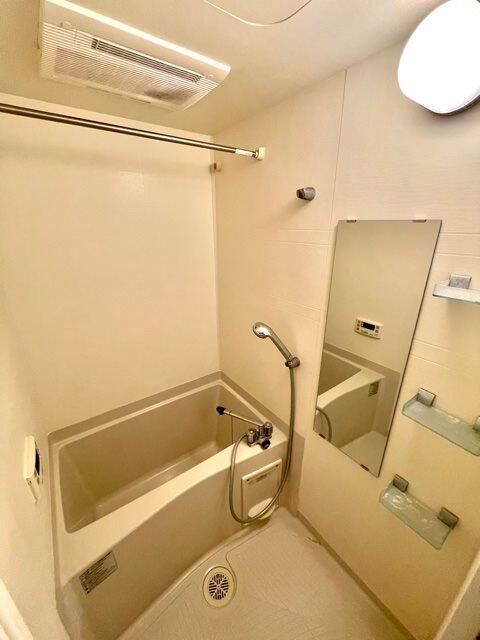 バス・シャワールーム　コンパクトで使いやすいお風呂です