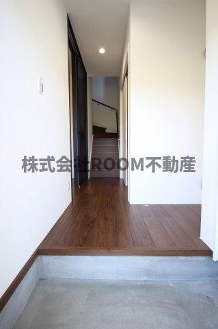 エントランス　落ち着いたエントランスです