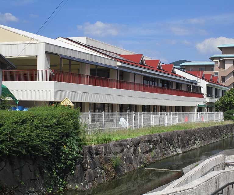 幼稚園・保育園　亀岡保育園（幼稚園・保育園）まで480m